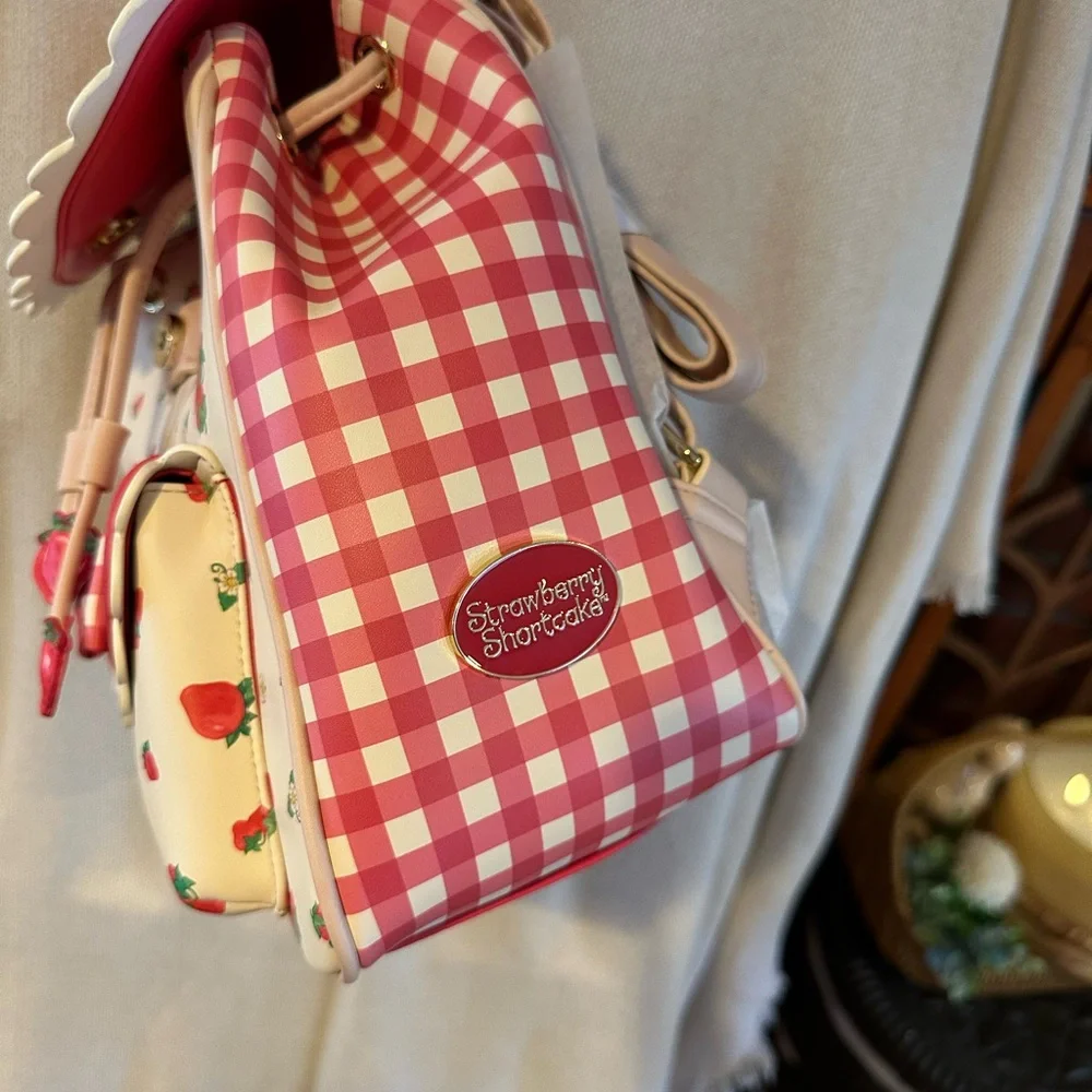 Strawberry Shortcake Drawstring Backpack
NWT - Picture 4 of 6